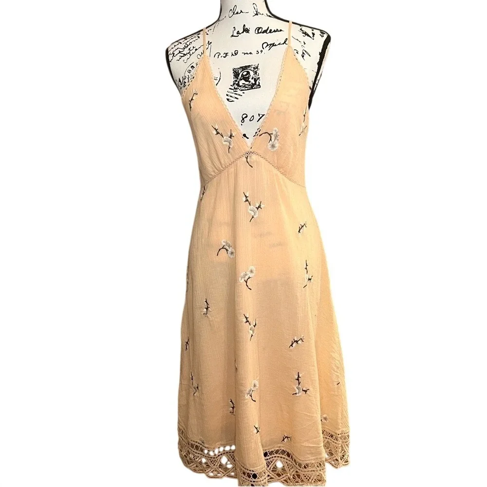 BB Dakota‎ Haleigh Peach Low Neck and Back Embroidered Midi Dress Women's Size 6